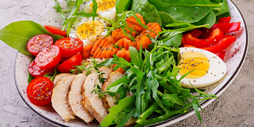 Un piatto con alimenti per Dieta proteica